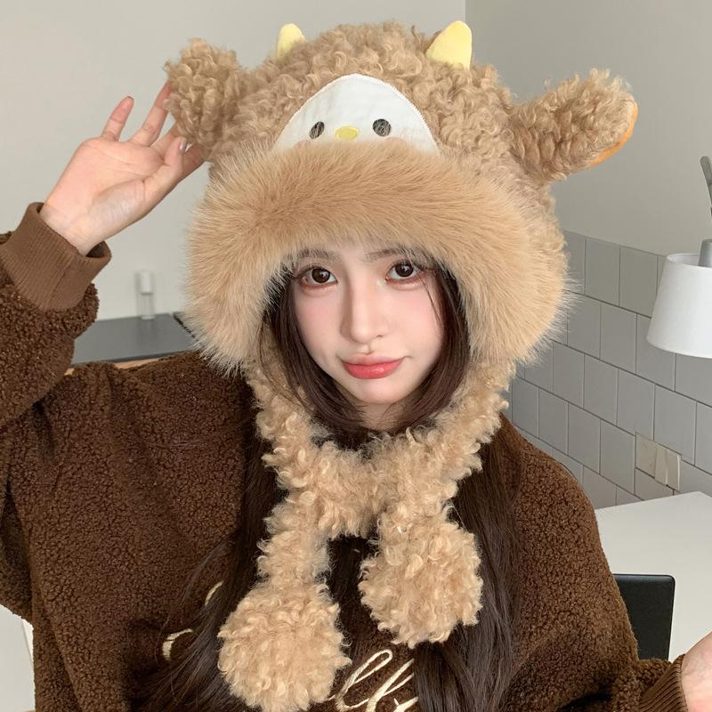 Soft curly hair design, small wool fluffy hat, fashionable and warm, white face, small riding ear protector, fluffy hat