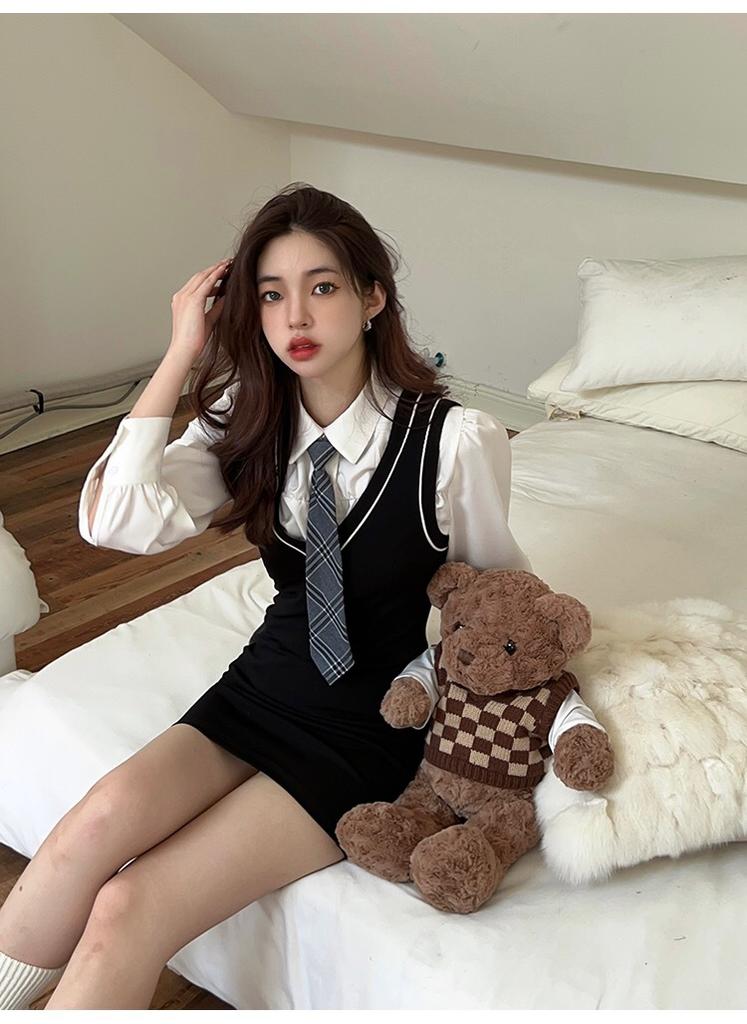 New college style fake two-piece skirt autumn Korean version slim-fitting and thin vest skirt short bubble sleeve shirt women