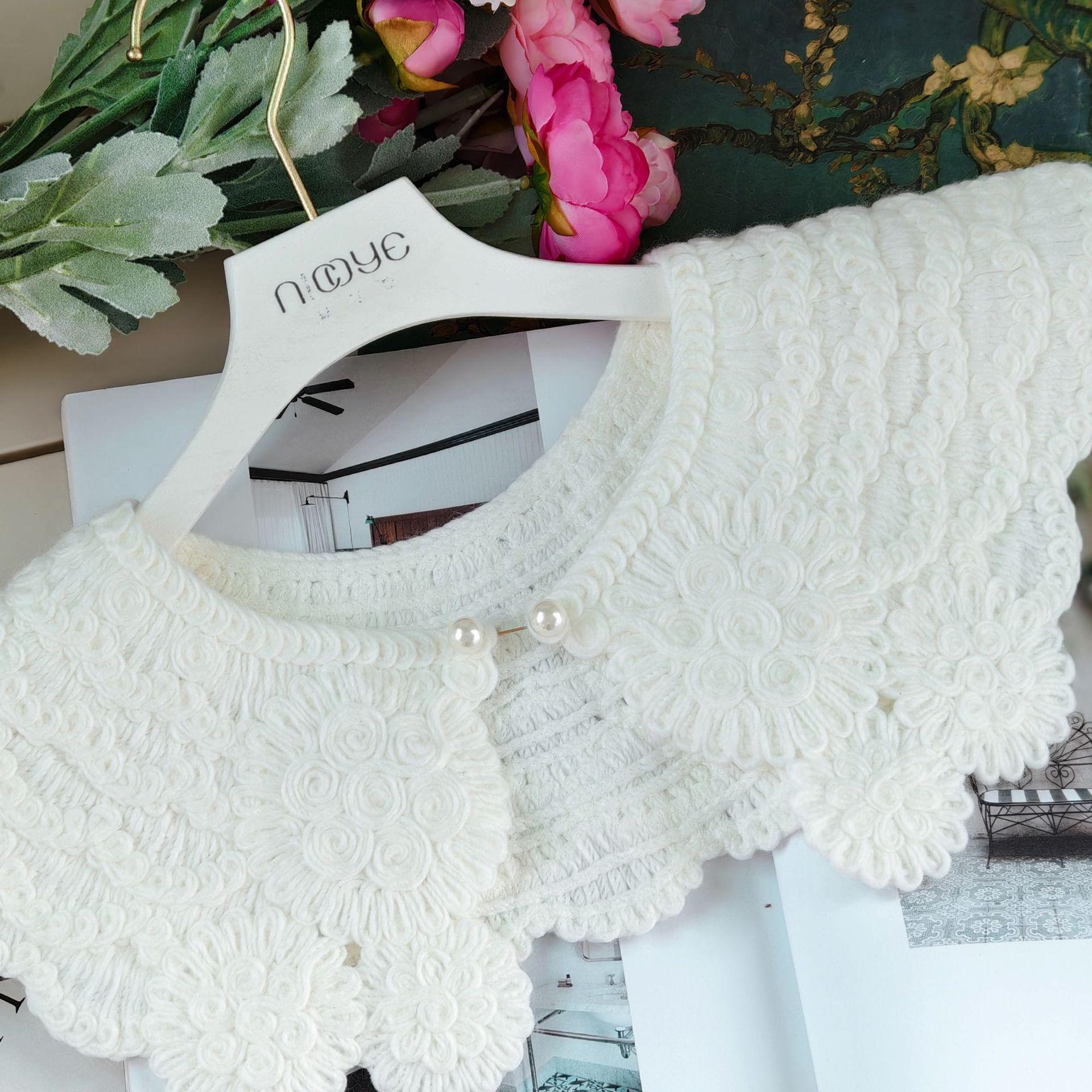 

2855 Тот же сезон шерстяная круглая кружевная рубашка с цветочным узором и имитацией воротника-шаль