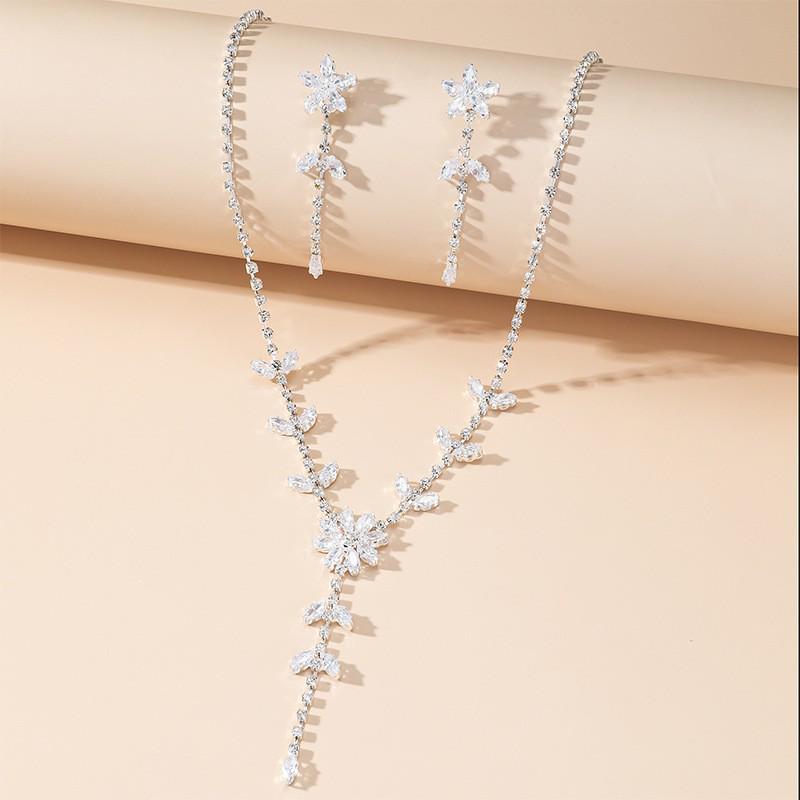 Elegant Zirconia Necklace  Earring Set: Versatile Flower Design Clavicle Chain серебряный