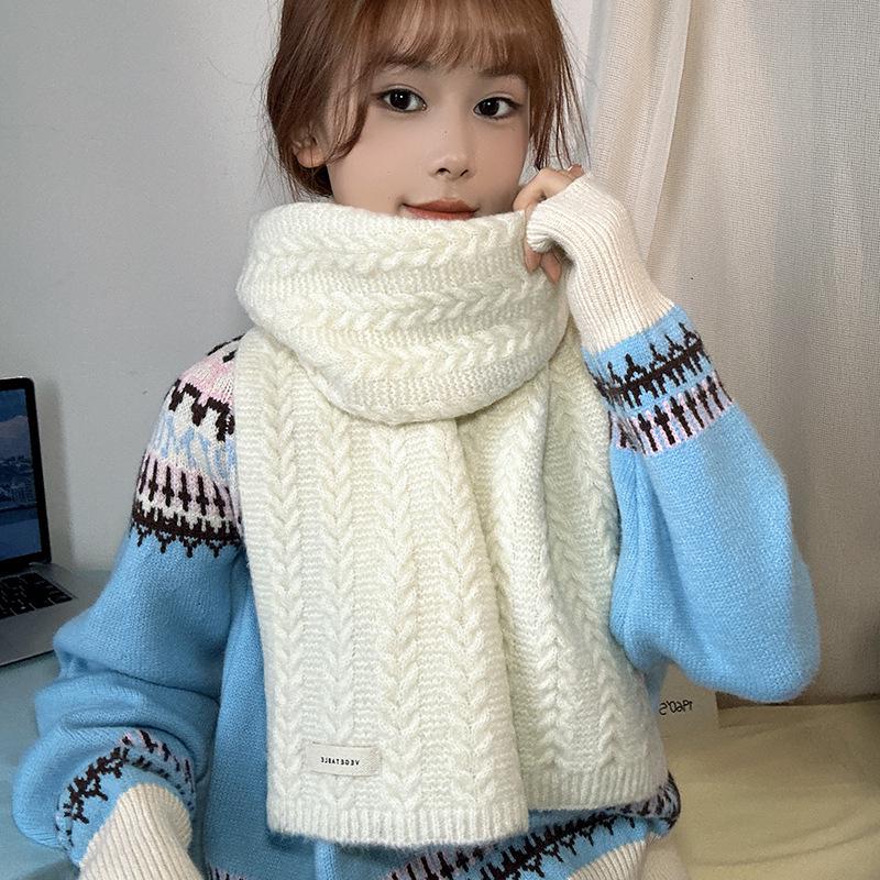 Luochi Women's Japanese Cable Knit Wool Scarf - Winter Warm & Versatile Neck Gaiter for Couples