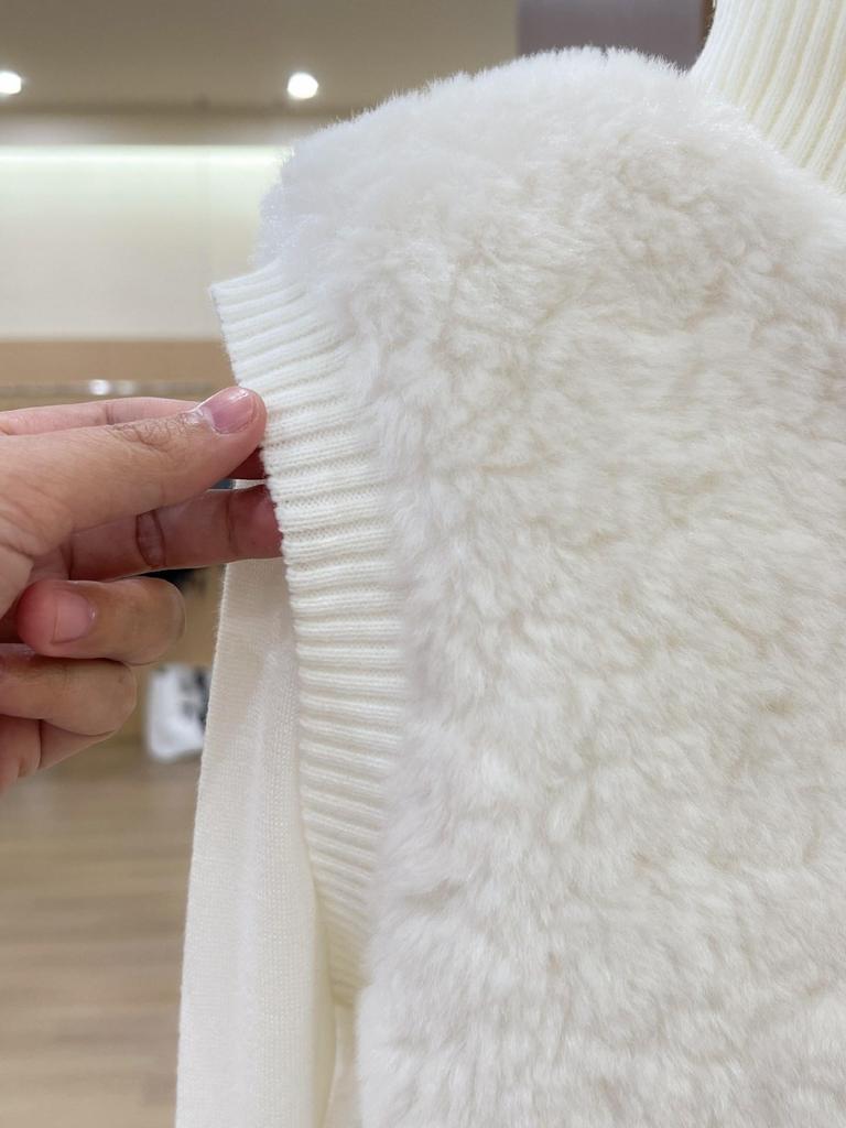 Women's Winter White Knit Vest - High-End, Stylish, Layered, Thickened Plush Patchwork