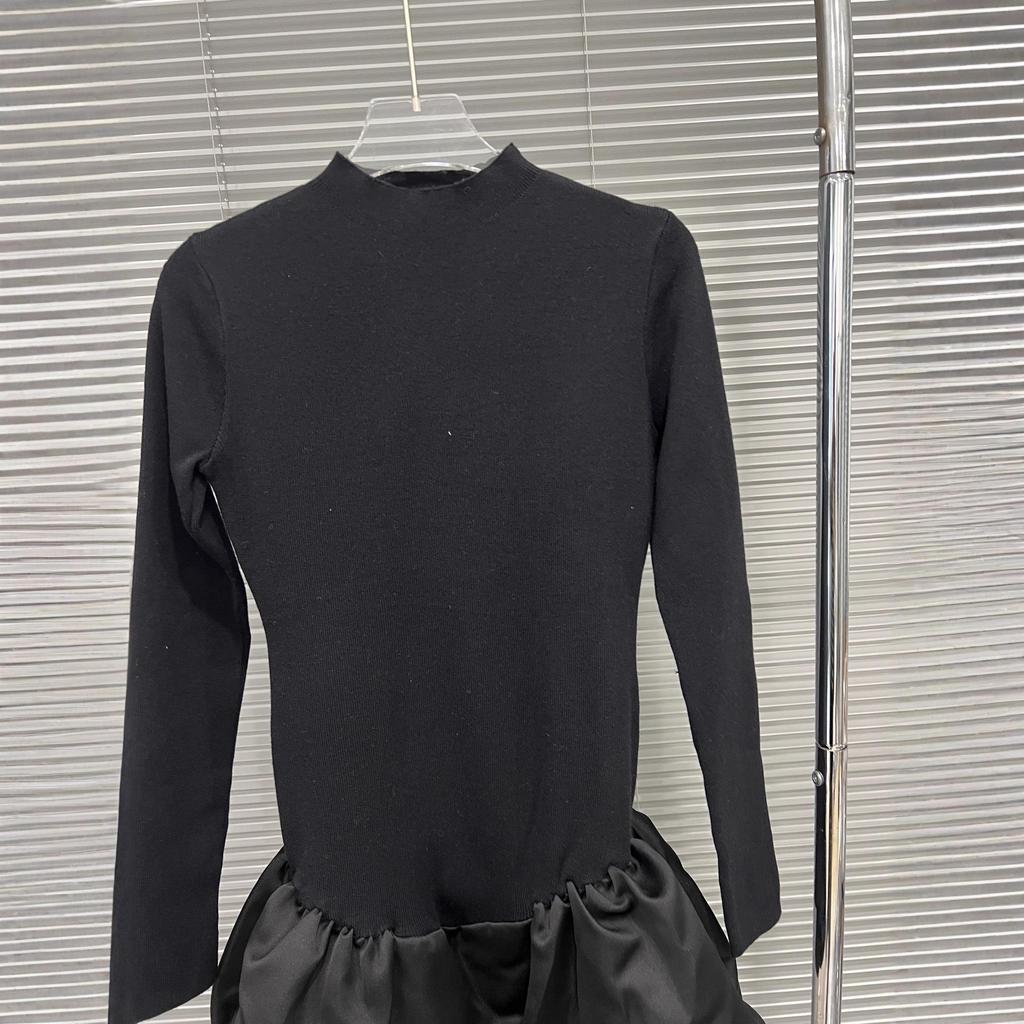 2025 A/W Spicy Girl Black Waist-Cinching Slim-Fit Long Sleeve Dress with High-End Short Puffy Skirt.