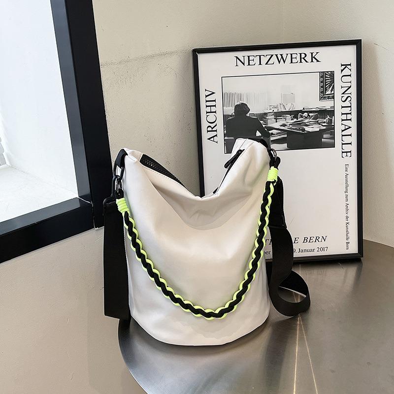 

Popular large-capacity bags women s new casual versatile messenger bags fashionable commuter shoulder bucket bags білий