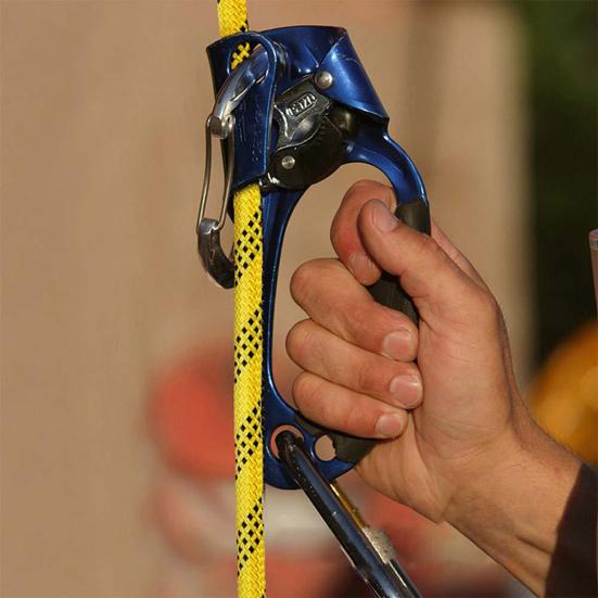 Water Skiing Rope with Handle Stainless Steel Carabiner Buckle 4m Nylon Tow Rope Sled Cart Pull Rope for Wakeboard Kneeboard Snowboard Equipment