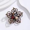 Vintage Flower Brooch Pin With Zinc Alloy Design For Elegant Ladies Accessories