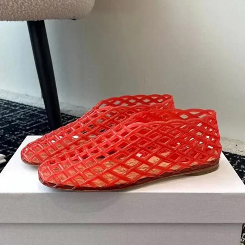 Fashion New Summer Hollow Sandals Women Clear PVC Holiday Beach Shoes for Woman Brand Designer Weaved Jelly Shoes Low Heel Flats Loafers