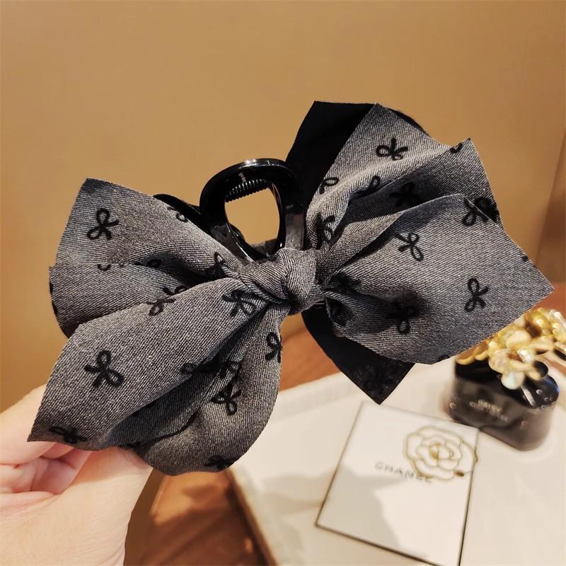 Women's High-End Glitter Pleated Fabric Cloud Bubble Hair Clip for Autumn/Winter - Large Shark Clip for Buns