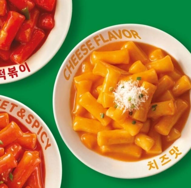 bibigo Cheese Tteokbokki 360g – Creamy Korean Cheese Rice Cake Snack