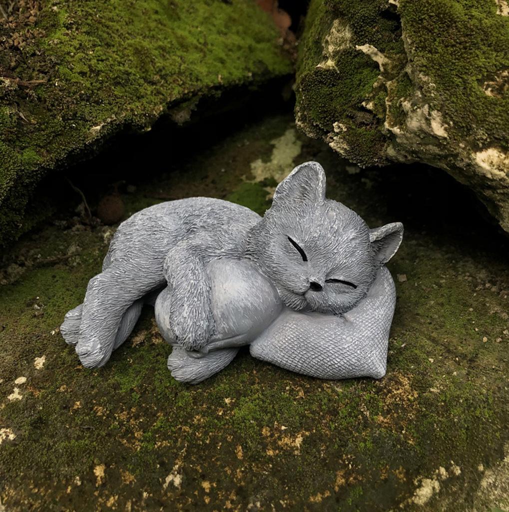 Garden Sleeping Cat Memorial Resin Cat Grave Marker Remembrance Kitten Statues for Garden Grave Decor Pet Sympathy Gift