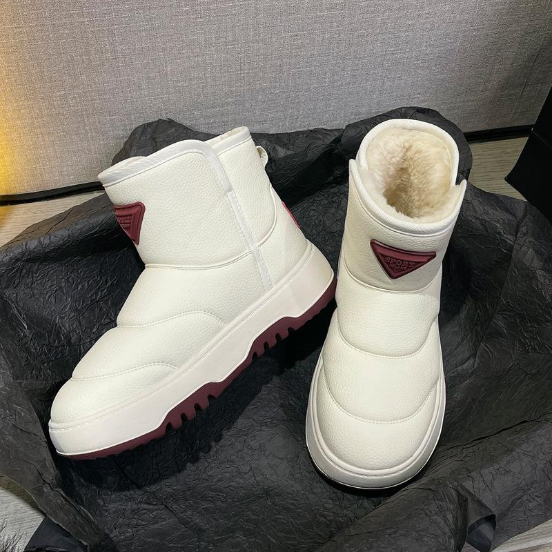 Thick Soled Snow Boots for Women In Winter with Added Fleece Thick Waterproof and Anti Slip Snow Cotton Short Boots for Women In Northeast China