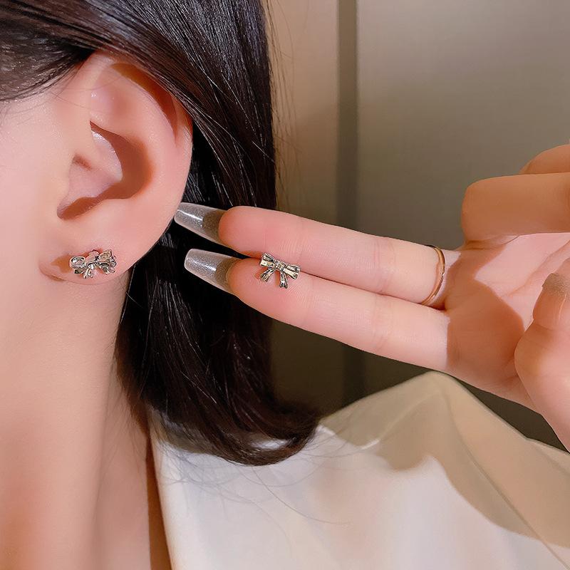 Korean version of small silver bow stud earrings femininity simple personality Internet celebrity earrings sleep free earrings
