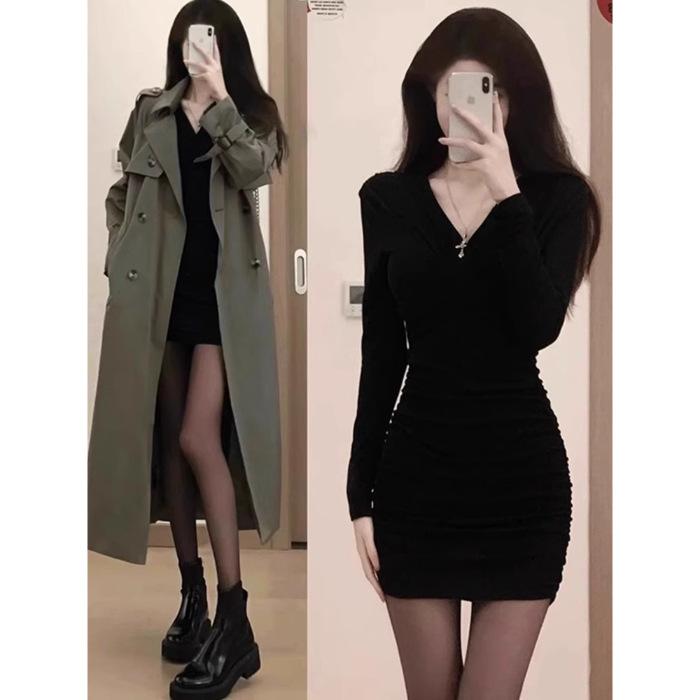 

The coat is covered with a black knitted bottoming dress, and the children s new autumn and winter hip skirt feels like wearing it. S чёрный