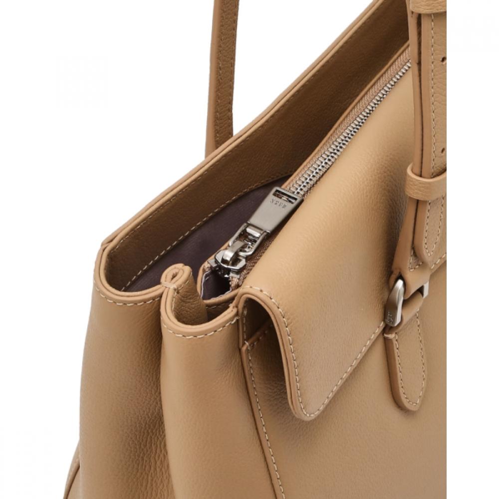 Daks Cla Brown Buckle Decoration Cowhide Shoulder Bag Dcba6f151i2