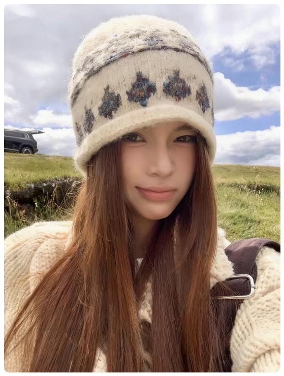 Japanese Fair Isle Women's Knitted Wool Hat - Warm, Versatile, Ear-Protecting Winter Beanie.