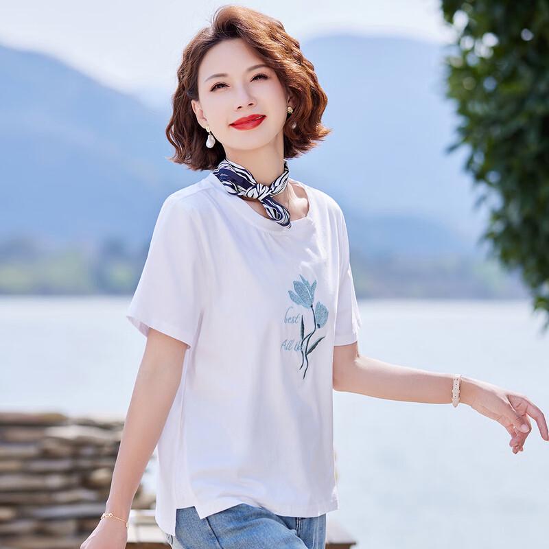 Pastellfarbenes besticktes Baumwoll-Kurzarm-T-Shirt für Frauen mittleren Alters