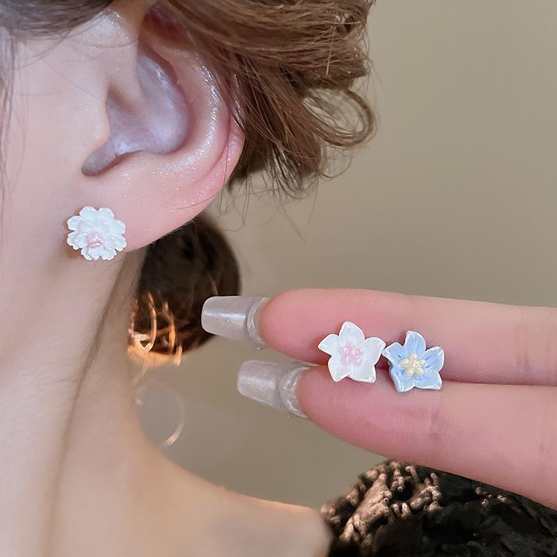 Small Fresh Resin Flower Earrings for Women Simple  Fashion Cute Camellia Stud Earrings Mini White Pink Blue Jewelry