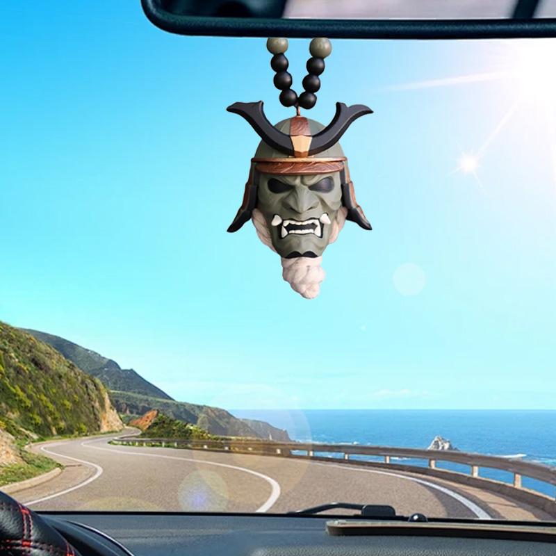 1ks Autopříslušenství Strašidelný Závěsný Přívěsek Pryskyřice Japonský Samurajský Amulet Zpětné Zrcátko Helma Kabuto Auto Ozdoba