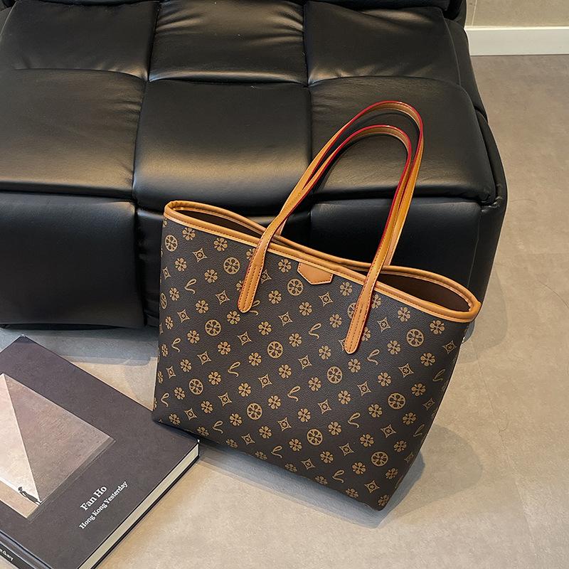 

Женская сумка через плечо большой вместимости, текстурная, в стиле ретро, новая модная тенденция 2025 года, универсальная сумка-тоут