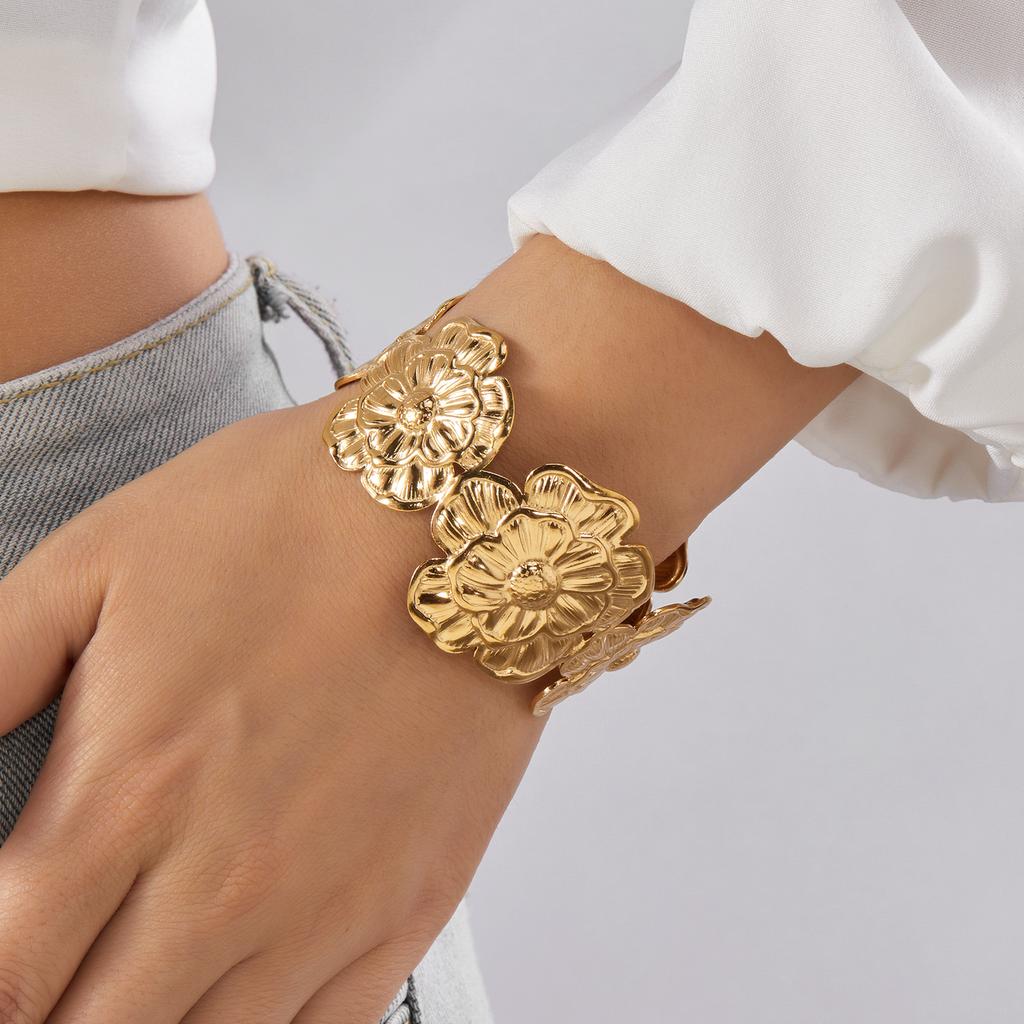 Creative Flower Stainless Steel Bangle Gold Color Waterproof Fashion Luxury Delicate Personality Jewelry Party Bracelet Gift