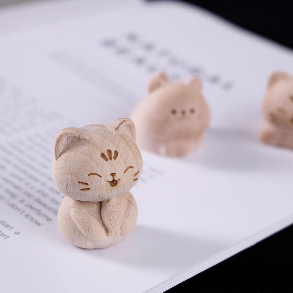 Beech Wood Joyful Cat Desktop Ornament – Year-Round Healing Décor