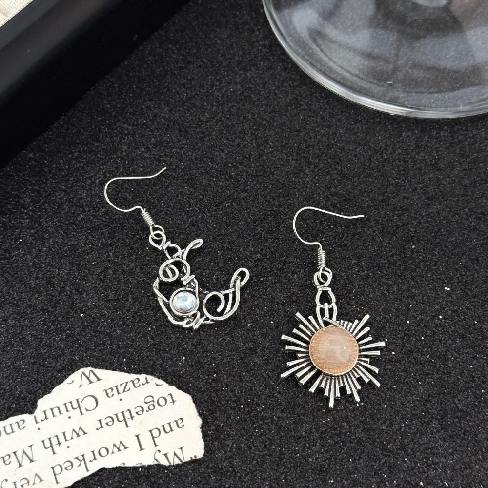 Personality Earrings Retro Silver Plated Earrings Sun Moon Pattern Dangle Earrings Women