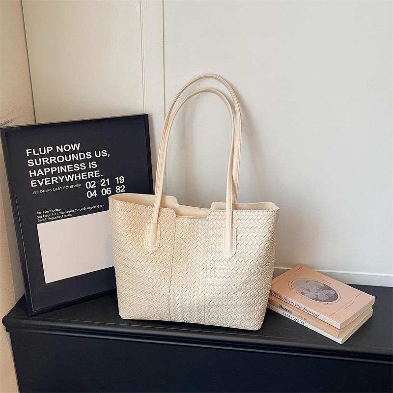 Fashion high-value large-capacity tote bag women's new foreign-style woven pattern shoulder bag commuter handbag