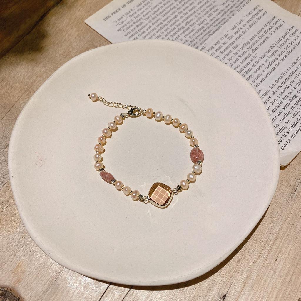 Alloy Stylish Heart Bracelet For Women Modern Highend Fashion Hand Ornament