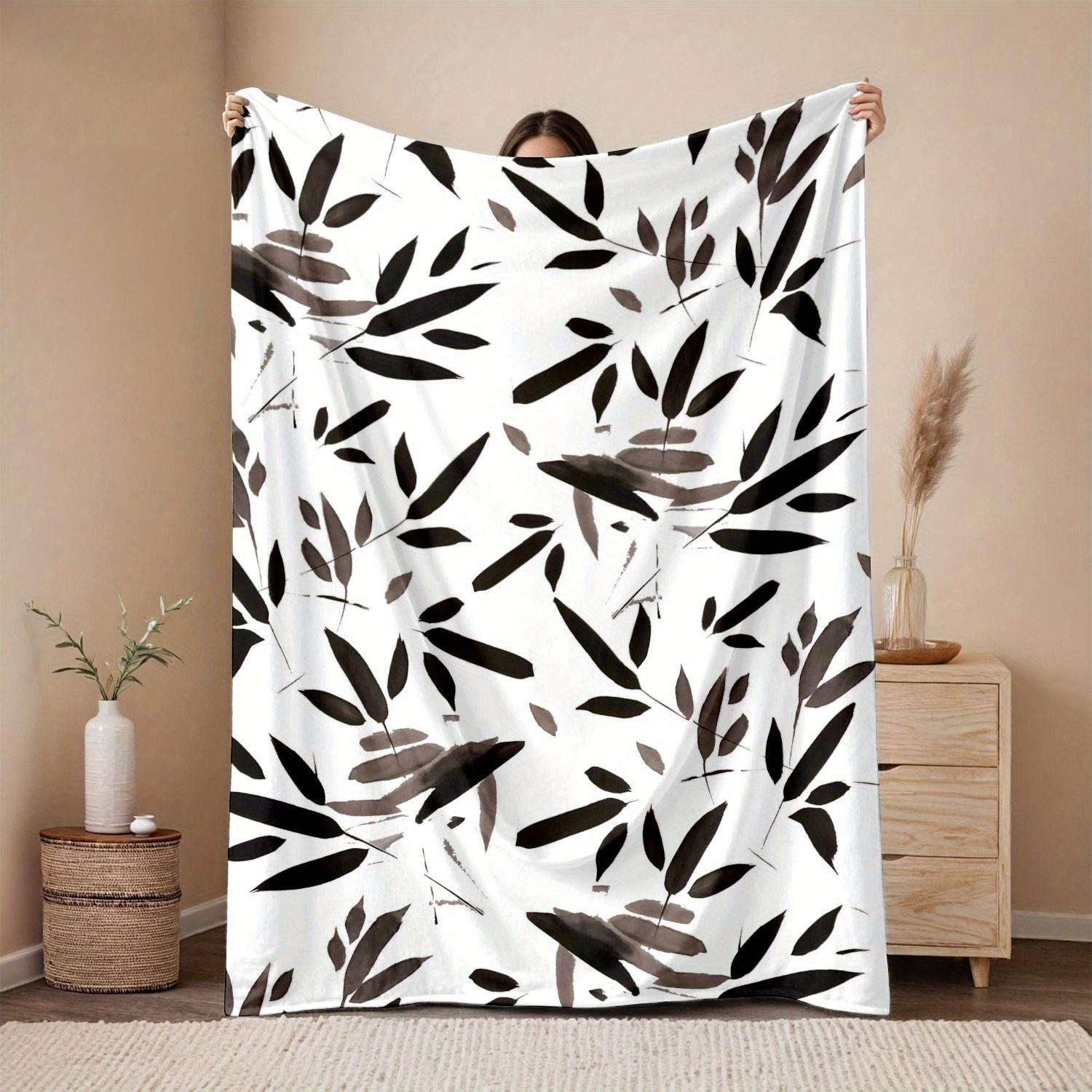

1pc Black and white leaf floral print blanket polyester fabric machine washable suitable for bedroom and living room 75x100cm