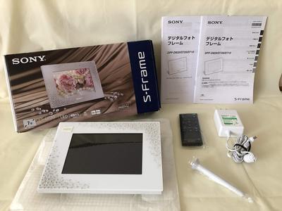 Sony Dijital Fotoğraf Çerçevesi D720 Tipi Bellek 2GB Kristal Beyaz S-Çerçeve 7.0 Dahili & DPF-D720/WI
