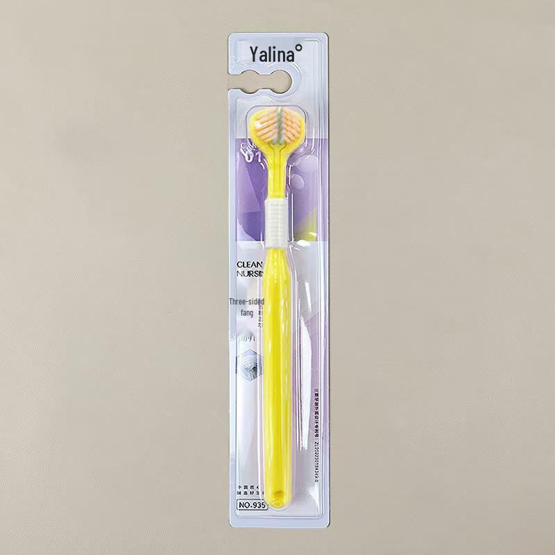 Трехсторонняя мягкая зубная щетка для взрослых со скребком для языка — эффективная чистка.