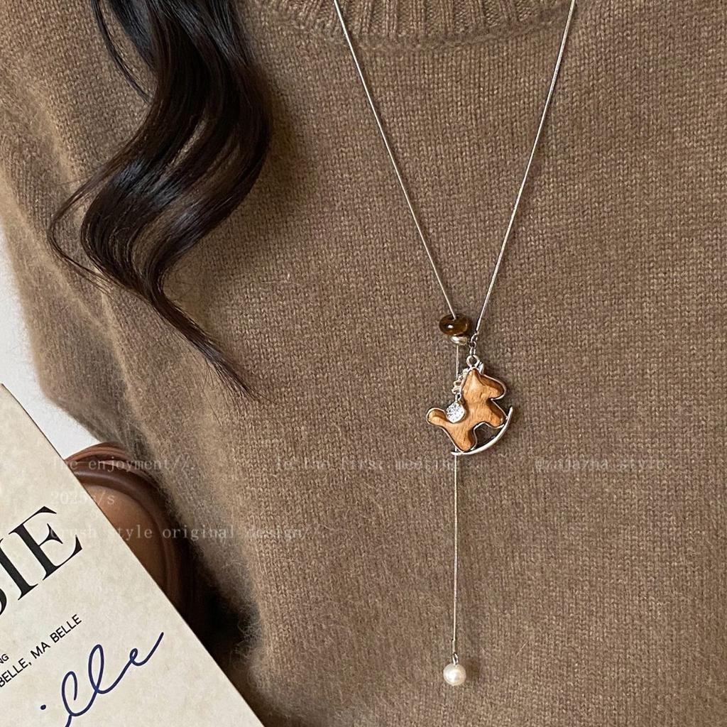 Women's Autumn and Winter Long Vintage Pony Pendant Necklace