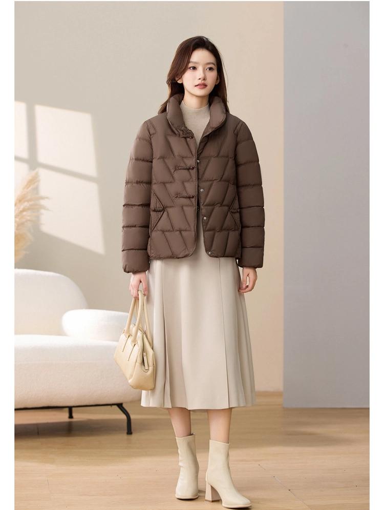 Tunn kort bomullsvadderad jacka med kinakrage