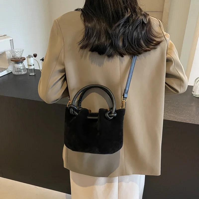 Samt Einfache Hochwertige Damen Umhängetasche Einfarbig Vielseitige Mode Schultertasche Weiche Pendler Eimer Handtasche