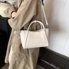 Retro Simple Hand-Carried Bucket Bag Women'S Spring New Niche High-End Shoulder Bag Casual Commuting Versatile Women'S Bag
