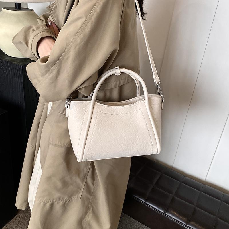 Retro Simple Hand-Carried Bucket Bag Women'S Spring New Niche High-End Shoulder Bag Casual Commuting Versatile Women'S Bag
