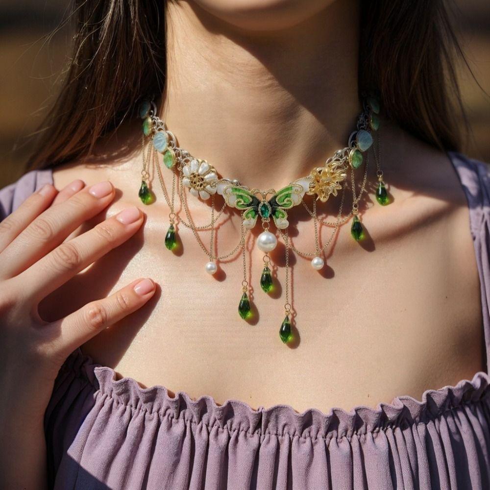 Vícevrstvý náhrdelník s kamínky ve tvaru motýla Sladký dámský choker s třásněmi Křišťálový náhrdelník Pro dívky
