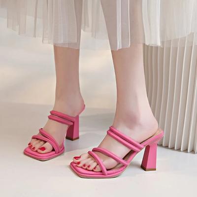 Sommer Neue Damen Hausschuhe Square Toe Grace Schmalband Feste Beiläufige Sandalen Wasserdicht Block Hohe Damen Schuhe