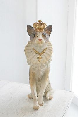 Antique Crown Cat Figurine BK-25