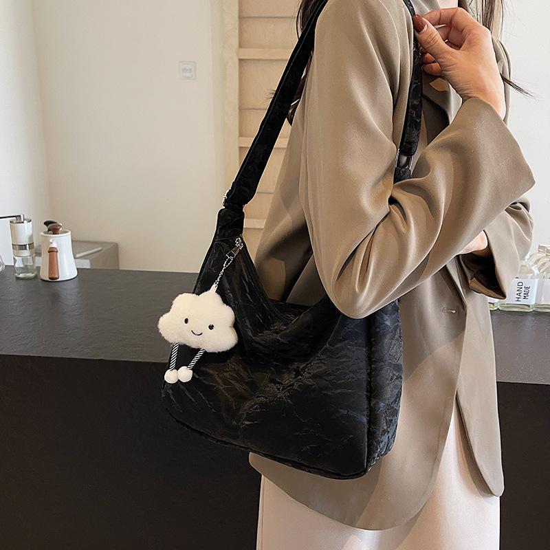 

Summer simple tote bag, high-end sense, large-capacity messenger bag, water ripple, simple and versatile, single shoulder commuter woman 29*11*21 чёрный