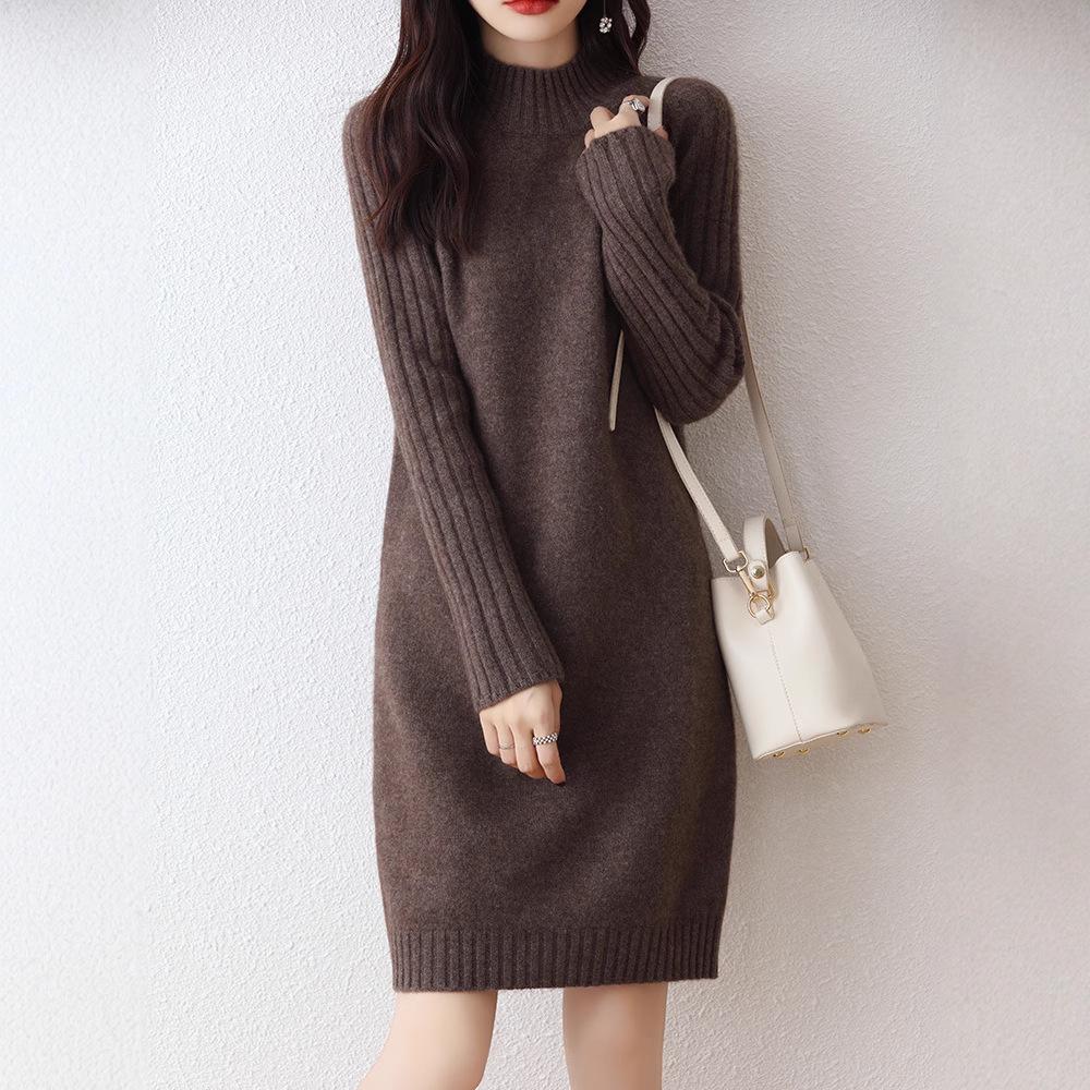 Damska sukienka dzianinowa w stylu koreańskim, dopasowana, 100% wełna - Półwysoki dekolt, pogrubiona na jesień/zimę