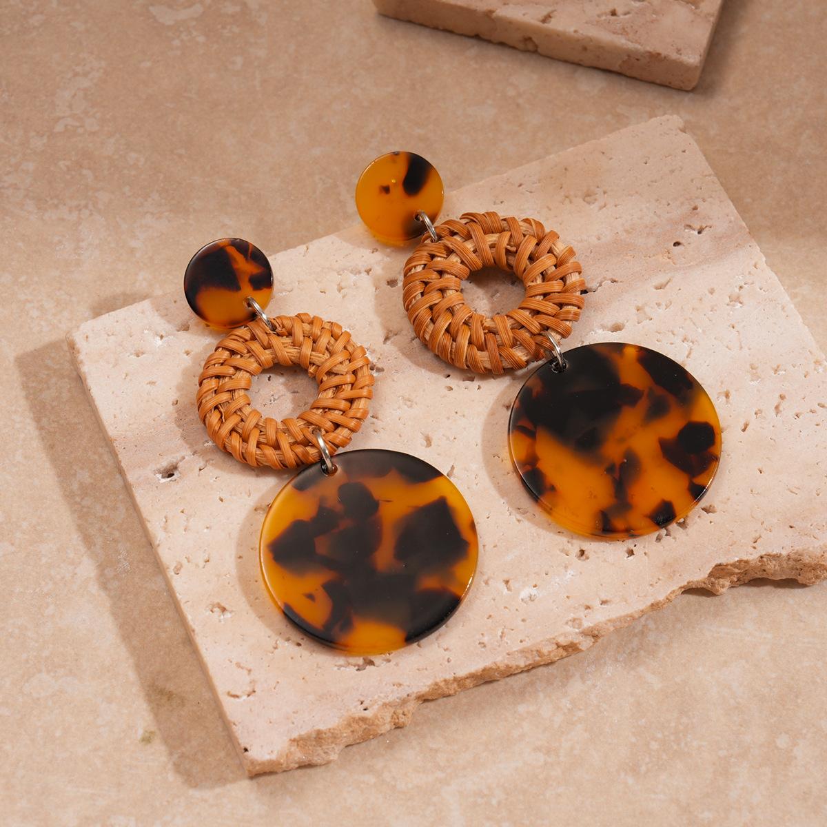 

Модні сережки-краплі для жіночих прикрас коричневий