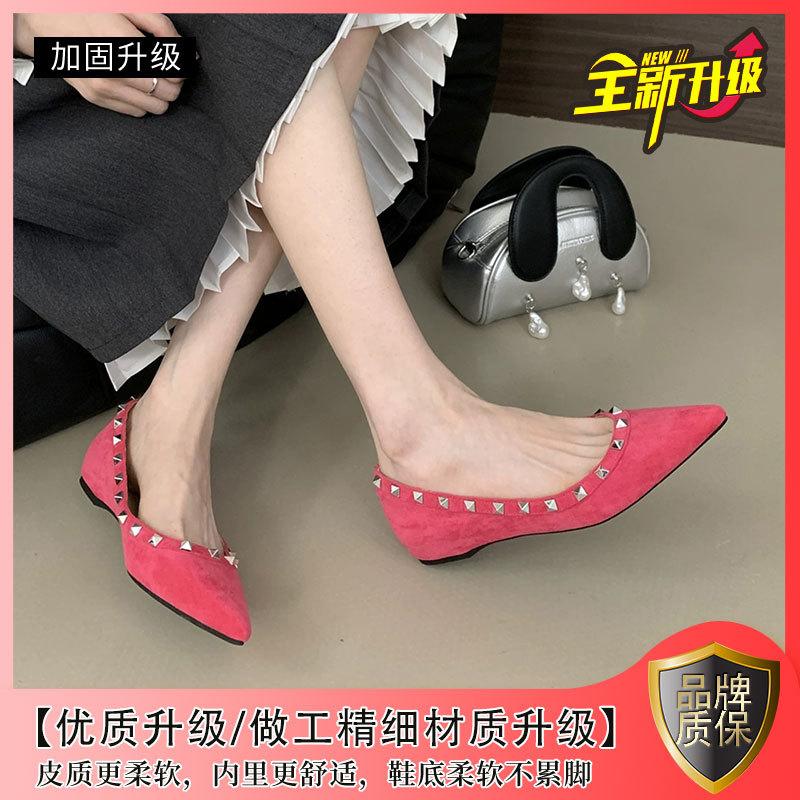 Pointed inner height increase rivet single shoes women's 2025 spring and summer new shallow mouth soft sole red wedding shoes banquet ladyshoes