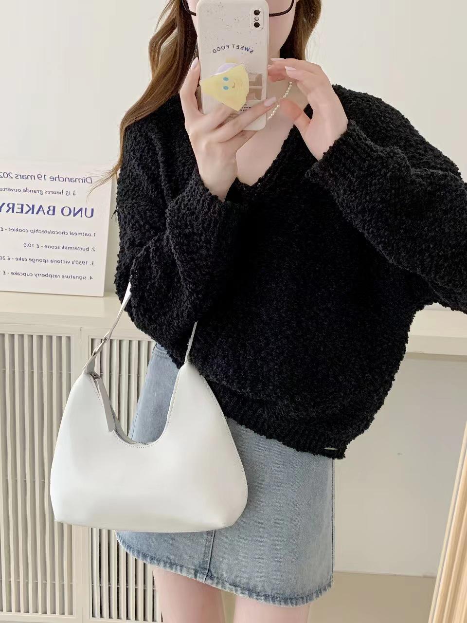 

2023 Early Autumn V-Neck Chunky Knit Sweater - Women s Slim, Casual, and Simple Design One Size чорний