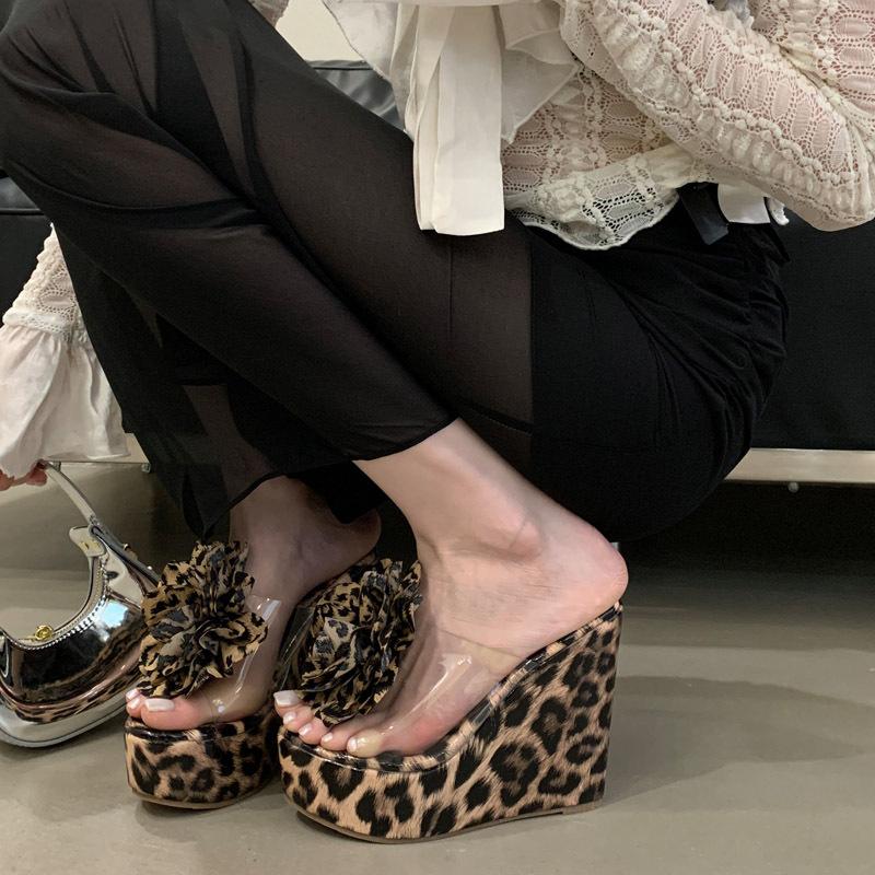 

Туфли на высоком каблуке новый леопардовый принт цветок универсальные женские туфли круглый носок открытый носок танкетка крутые шлепанцы женские 40 цветной печати леопарда
