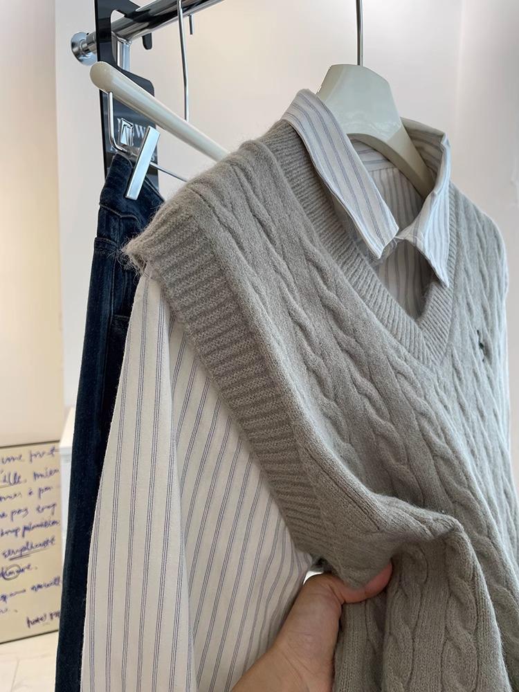 Retro Cable Knit V-Neck Sleeveless Vest for Women - Autumn/Winter Layering