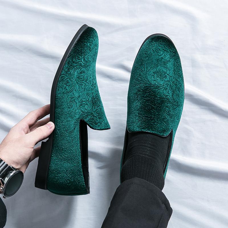 Britain Retro Men Pointed Flats Patterned Suede Leather Shoes Male Casual Loafers Formal Dress Footwear Sapatos Tenis Masculino