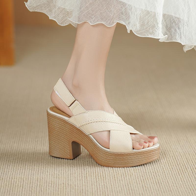 

Open-toed thick-soled waterproof table sandals women s summer 2025 new round head high-heeled thick-heeled Velcro Roman shoes 35 бежевый