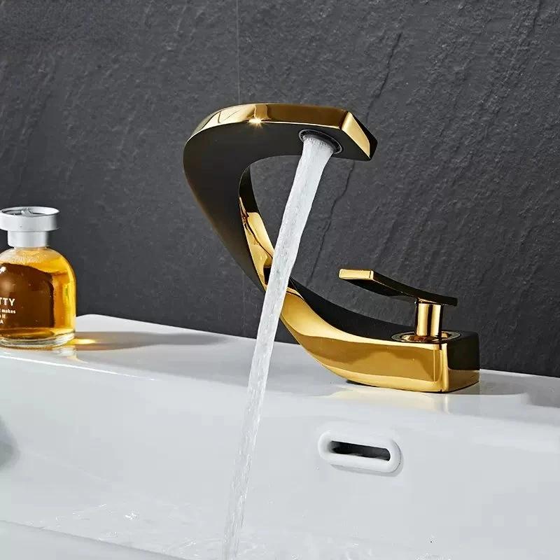 Rubinetto per lavabo da bagno in ottone Acqua calda e fredda Rubinetti per lavabo Creativo Lussuoso Rubinetto per lavabo Montaggio a ponte Torneira Banheiro Vintage