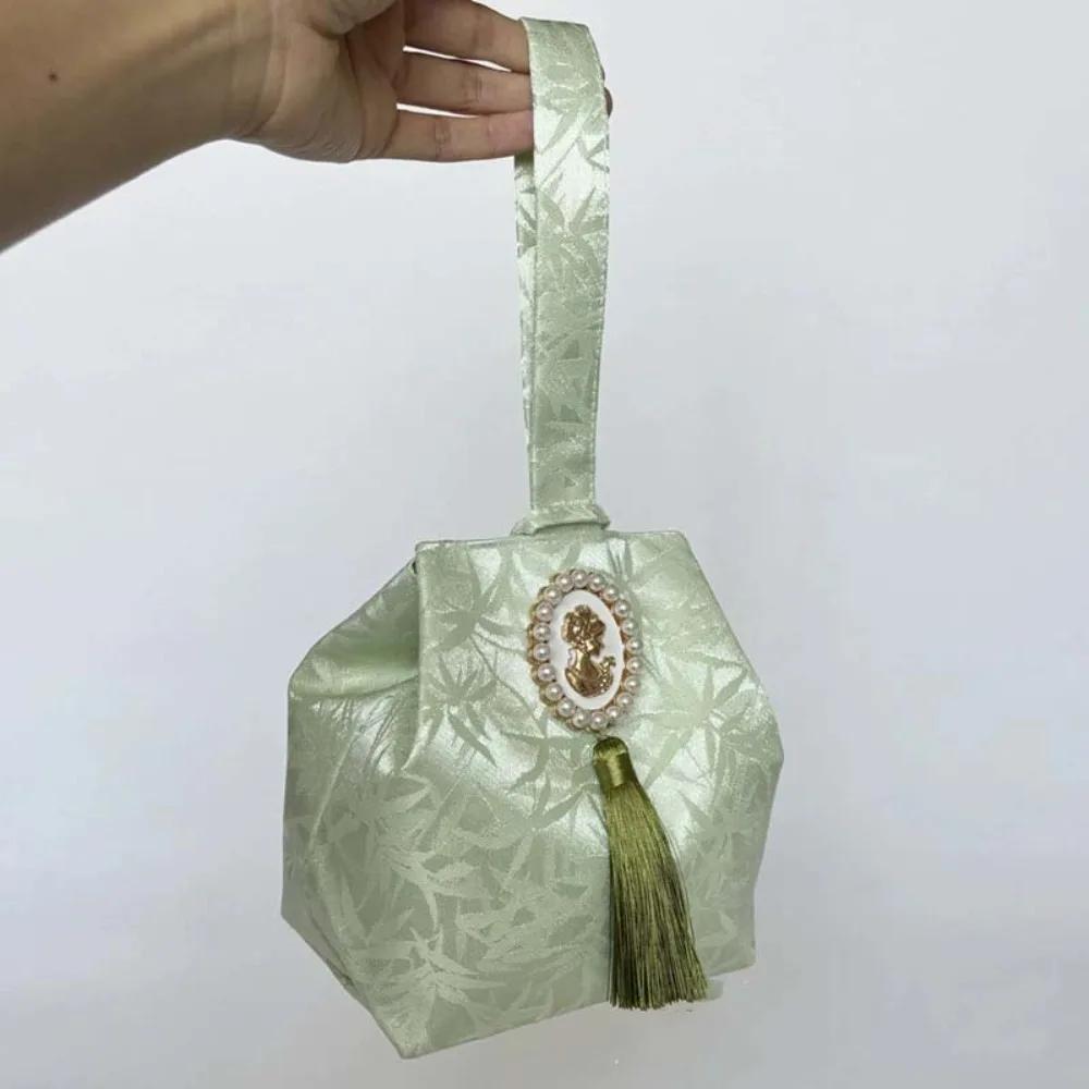 Flower Pendant Tassel Knot Wrist Bag Temperament Printing Wedding Candy Bag Make Up Pouch Chinese
